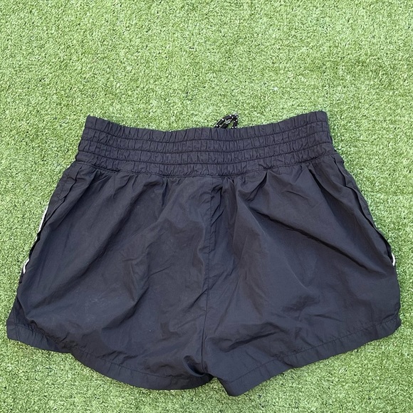 Victoria's Secret PINK running gym shorts XS Preowned activewear mesh liner - Picture 2 of 5